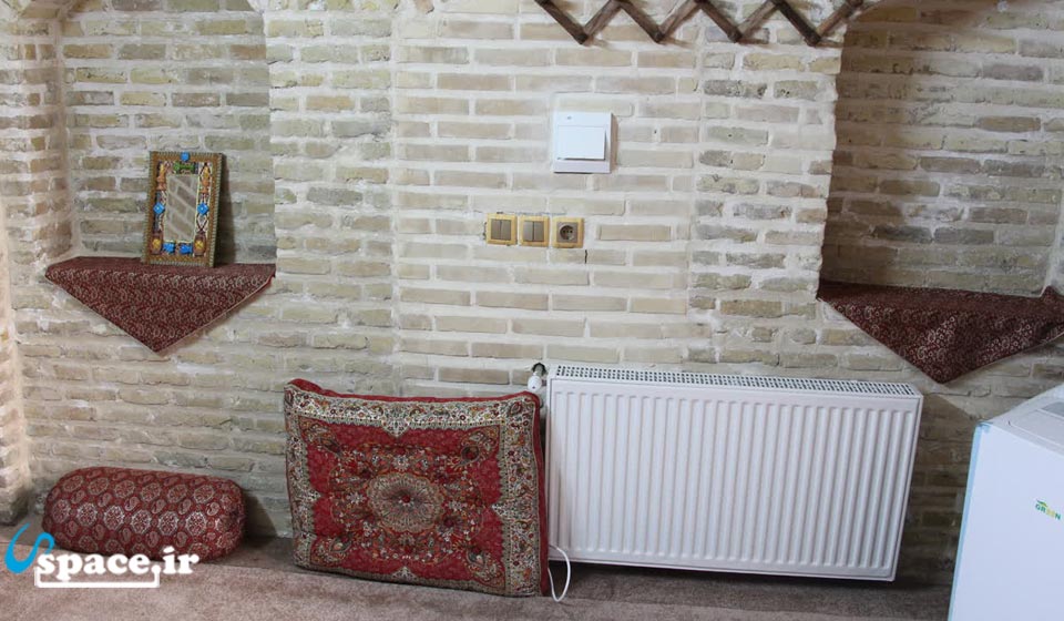 نمای داخلی اتاق ترمه اقامتگاه سنتی عمارت گلابگیر - قم